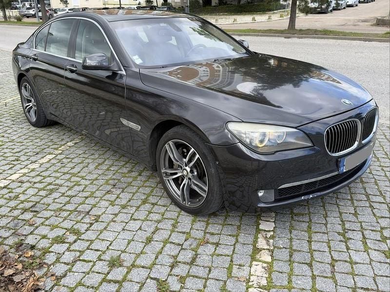 Usado 2010 BMW 740 Sedan | € 17.999 - Imagem 1/4