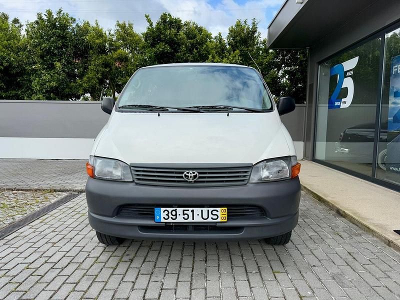 Usado Toyota HiAce 102 HP (75 kW) 2003 Branco Van