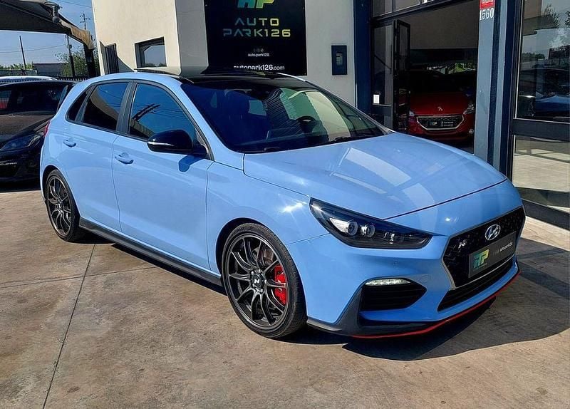 Azul Usado 2019 Hyundai i30 Sedan | € 28.900 (Preço justo) - Imagem 1/4