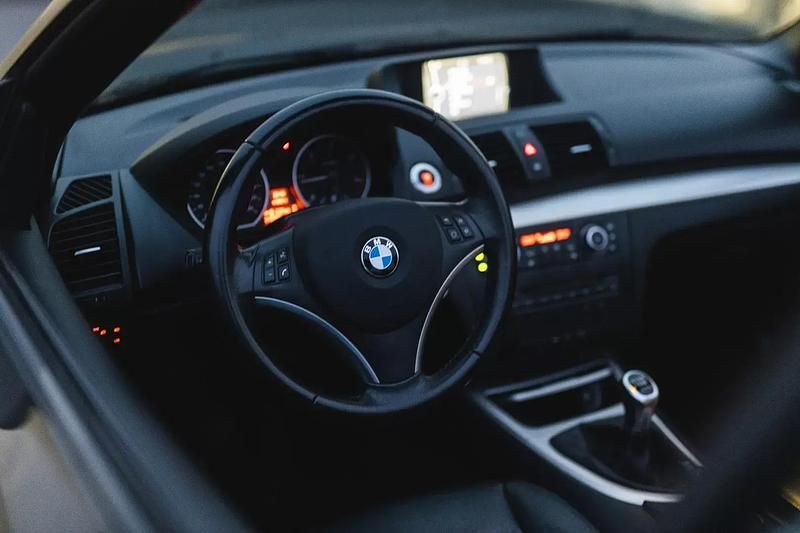 Usado BMW 118 Cabriolet 150 HP (110 kW) 2011 Preto Cabrios