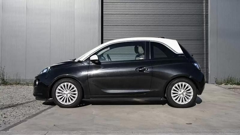 Usado Opel Adam Glam 70 HP (51 kW) 2016 Preto Citadino