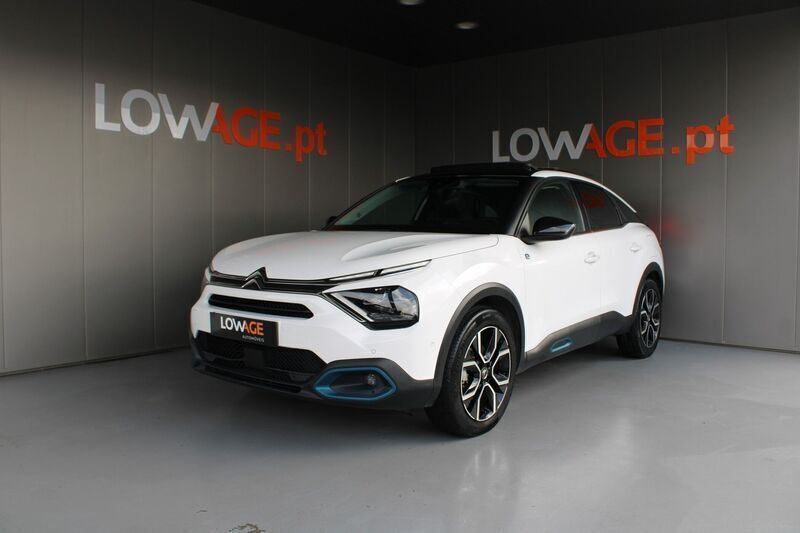 Branco Usado 2021 Citroën e-C4 Shine Citadino | € 22.440 (Preço justo) - Imagem 1/4
