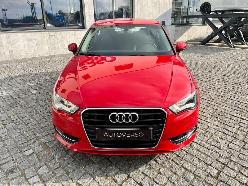 Usado Audi A3 Attraction 110 HP (80 kW) 2014 Vermelho Citadino