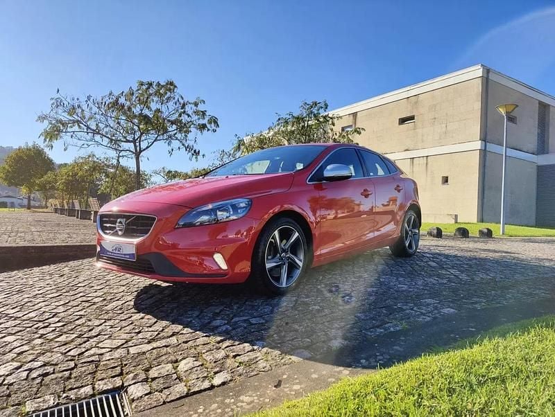 Usado Volvo V40 152 HP (111 kW) 2016 Vermelho Carrinha