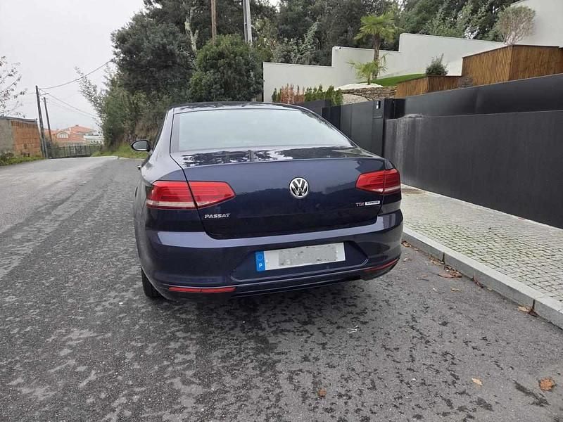 Usado VW Passat 120 HP (88 kW) 2016 Azul Sedan