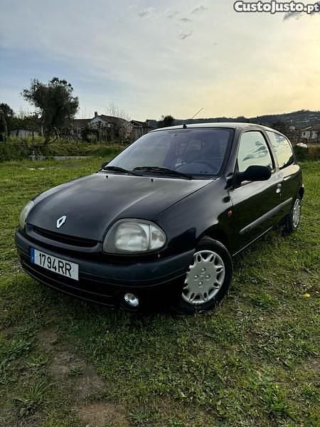 Preto Usado 2001 Renault Clio II | € 1.499 (Preço justo) - Imagem 1/1