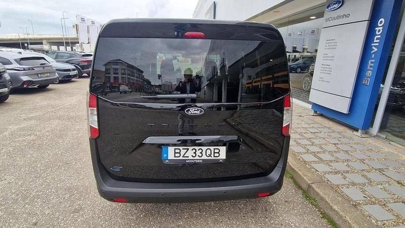 Usado Ford Tourneo Courier 100 kW (136 HP) 2025 Preto Monovolume