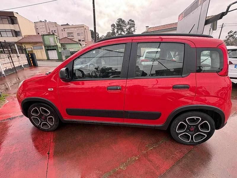 Usado Fiat Panda 70 HP (51 kW) 2022 Vermelho Citadino