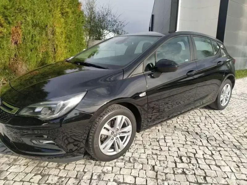 Usado Opel Astra Business Edition 136 HP (100 kW) 2018 Preto Citadino