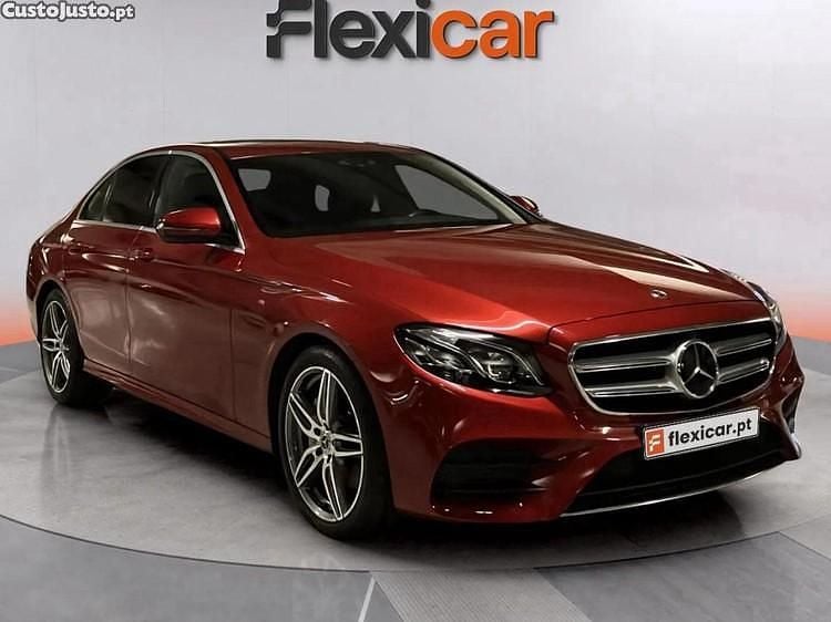 Vermelho Usado 2017 Mercedes E220 AMG line Sedan | € 29.990 (Bom preço) - Imagem 1/1