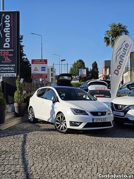 Usado Seat Ibiza FR 141 HP (103 kW) 2014 Branco Coupé