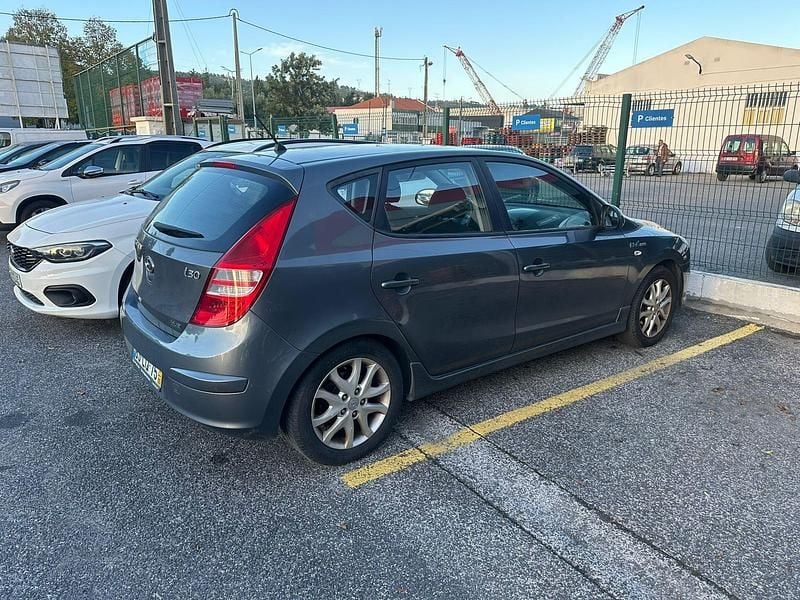 Cinza Usado 2011 Hyundai i30 Comfort | € 4.500 (Super Preço) - Imagem 1/1