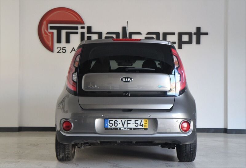 Usado Kia Soul EV 80 kW (110 HP) 2018 Cinzento (metalizado) SUV