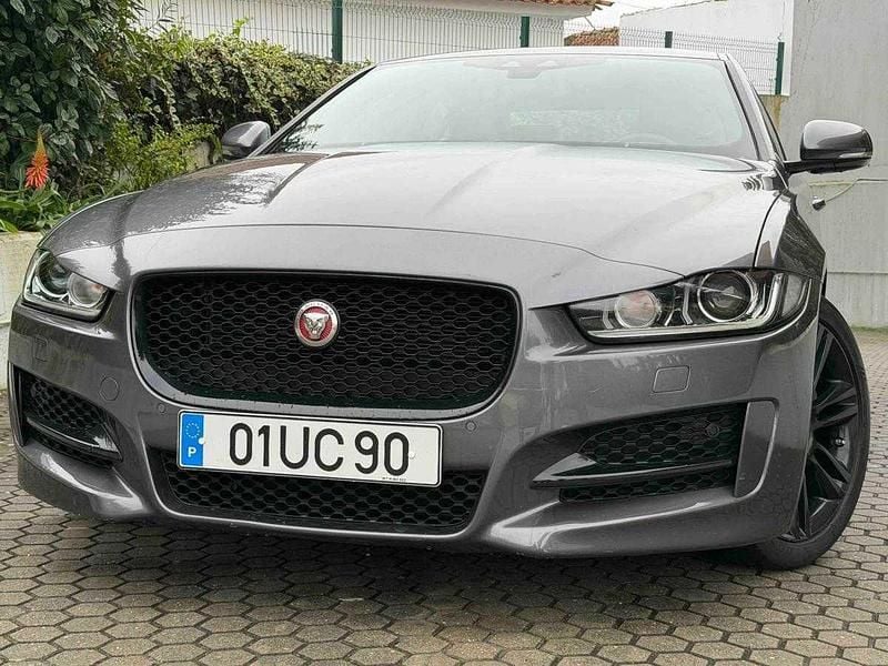 Cinza Usado 2018 Jaguar XE R-Sport Sedan | € 20.900 (Super Preço) - Imagem 1/4