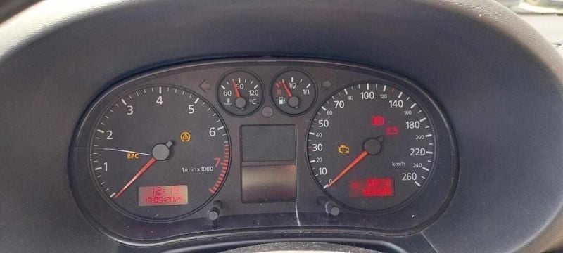 Azul Usado 2001 Audi A3 Citadino | € 3.000 (Super Preço) - Imagem 1/4
