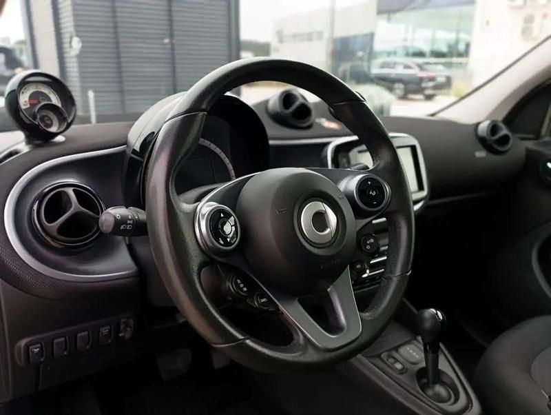 Usado Smart ForFour Electric Drive Passion 60 kW (82 HP) 2020 Cinzento