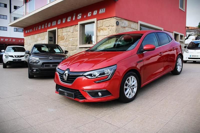 Vermelho Usado 2017 Renault Mégane IV Initiale Paris | € 12.450 (Preço justo) - Imagem 1/4