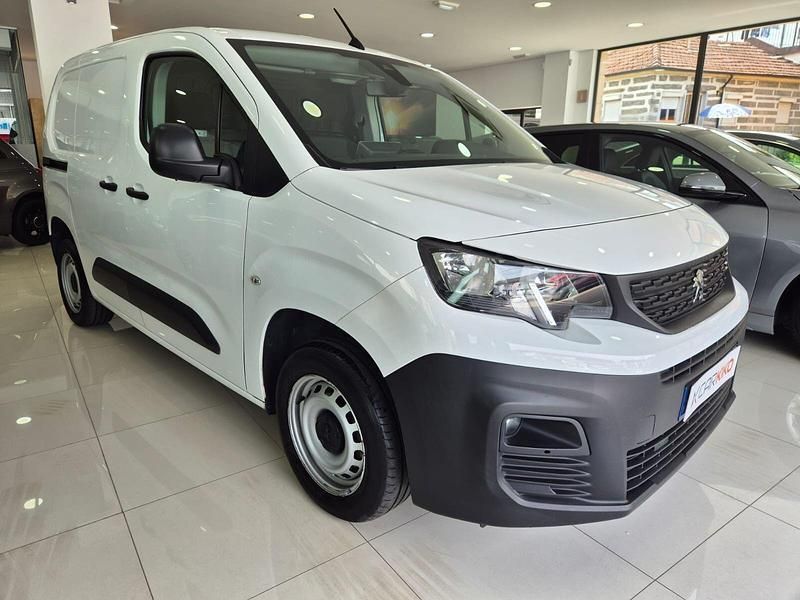 Branco Usado 2021 Peugeot Partner Monovolume | € 15.990 (Preço justo) - Imagem 1/4