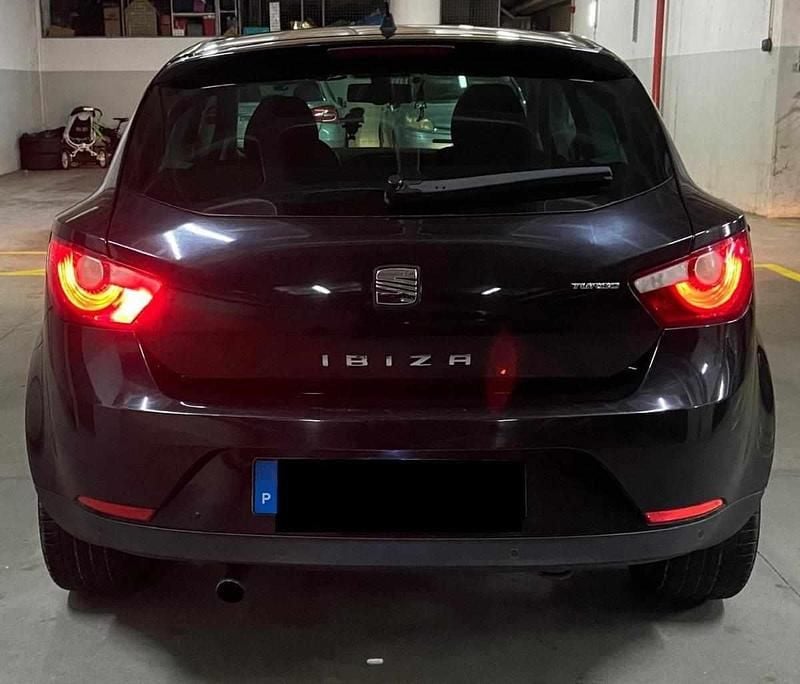 Usado Seat Ibiza 105 HP (77 kW) 2010 Preto Citadino