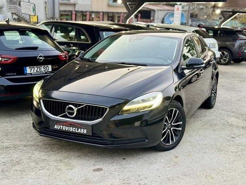 Preto Usado 2019 Volvo V40 | € 15.750 (Preço justo) - Imagem 1/4