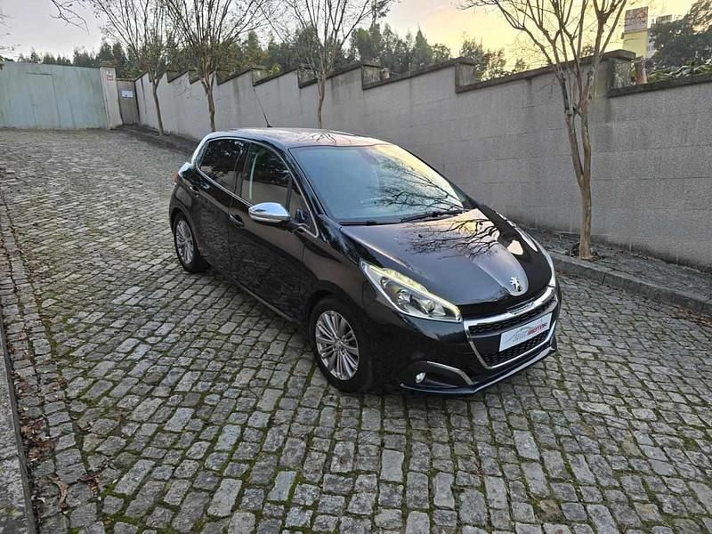Preto Usado 2016 Peugeot 208 Citadino | € 10.900 (Preço justo) - Imagem 1/4