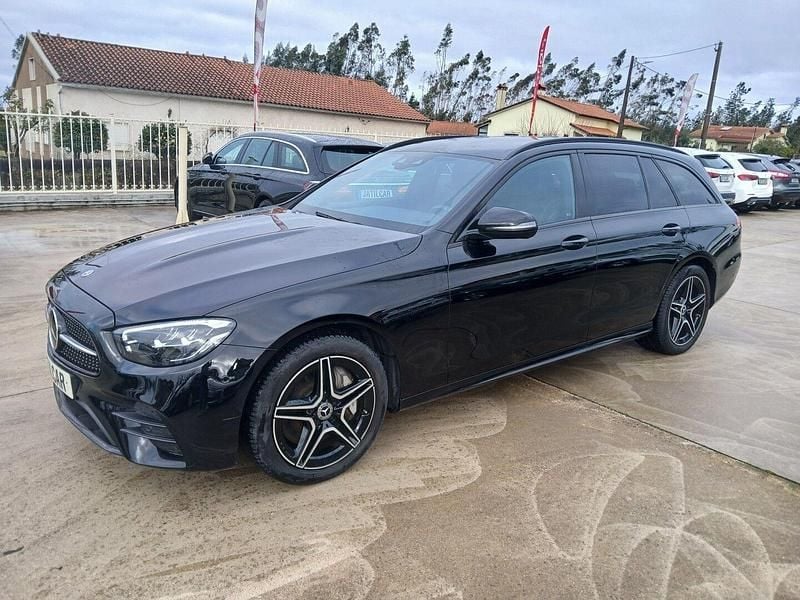Usado Mercedes E300 AMG line 306 HP (225 kW) 2022 Preto Carrinha