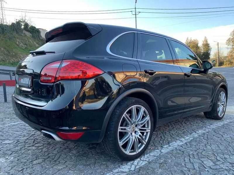 Usado Porsche Cayenne Platinum Edition 245 HP (180 kW) 2012 Preto SUV