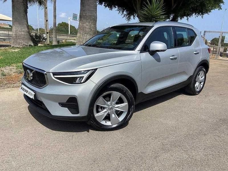 Prateado Usado 2024 Volvo XC40 Core SUV | € 37.500 (Caro) - Imagem 1/4