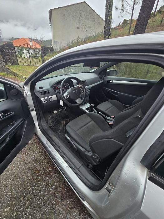 Usado Opel Astra GTC 90 HP (66 kW) 2006