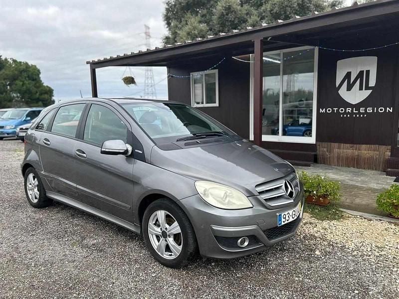 Cinzento Usado 2008 Mercedes B150 Monovolume | € 5.500 - Imagem 1/4