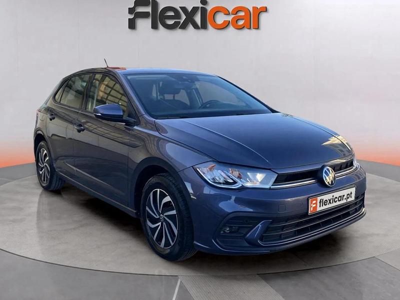 Cinza Usado 2022 VW Polo Life Sedan | € 14.890 (Preço justo) - Imagem 1/4