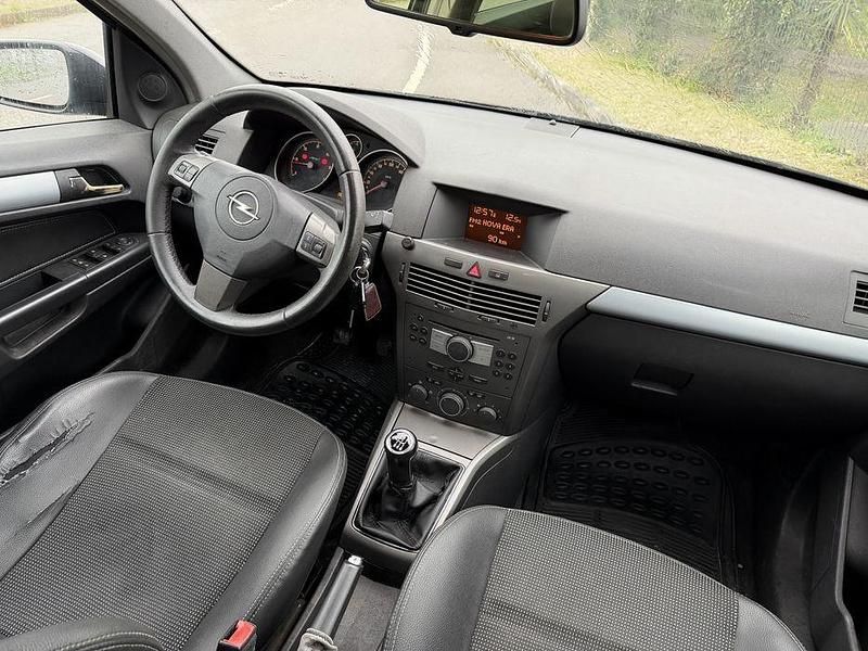 Usado Opel Astra Cosmo 90 HP (66 kW) 2006 Sedan