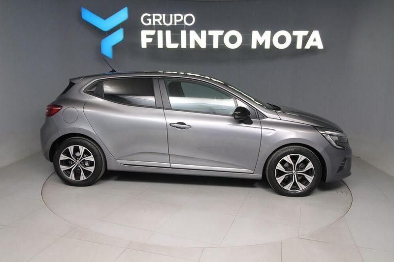 Cinza Usado 2023 Renault Clio V Evolution | € 17.740 (Preço justo) - Imagem 1/4