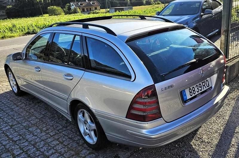Usado Mercedes C220 143 HP (105 kW) 2001 Cinzento Carrinha