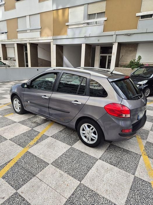 Usado 2009 Renault Clio II Dynamique Sedan | € 2.650 (Super Preço) - Imagem 1/4
