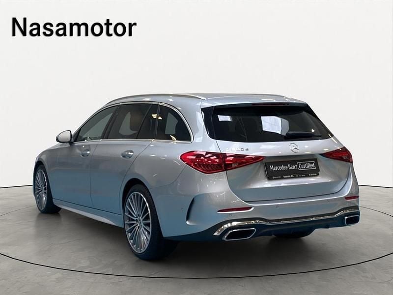 Usado Mercedes C300 265 HP (194 kW) 2025 Cinzento claro metalizado Carrinha