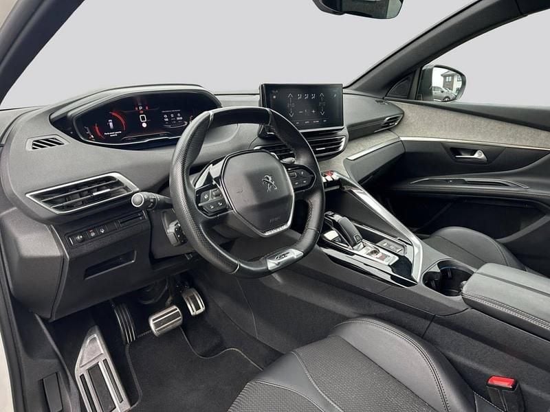 Usado Peugeot 5008 GT-line 130 HP (95 kW) 2022 Branco Monovolume