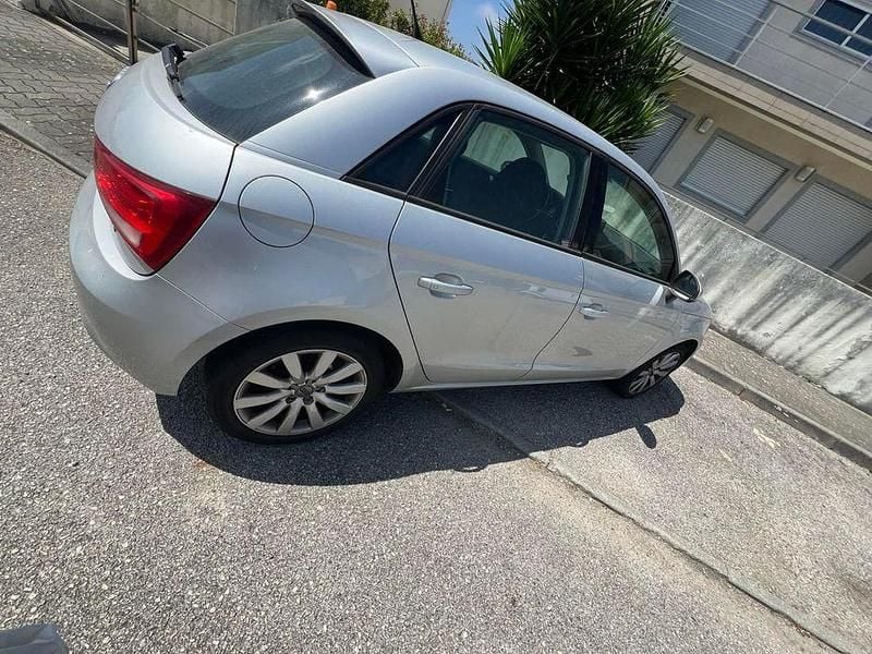 Usado 2012 Audi A1 Sportback Citadino | € 9.500 - Imagem 1/4