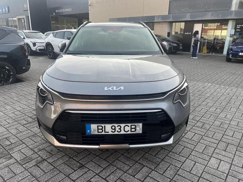 Usado Kia Niro 141 HP (103 kW) 2024 Cinzento SUV