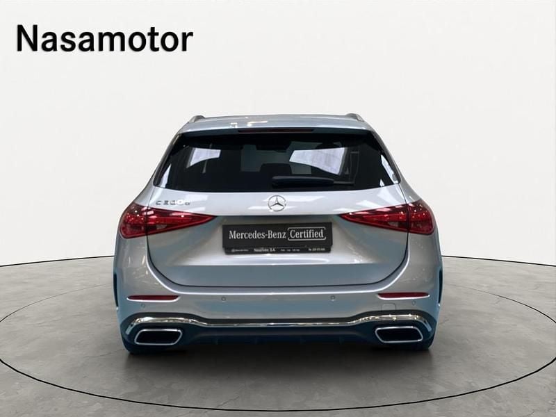 Usado Mercedes C300 265 HP (194 kW) 2025 Cinzento claro metalizado Carrinha