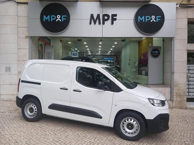 Branco Novo 2025 Fiat e-Doblò Monovolume | € 28.990 - Imagem 1/4