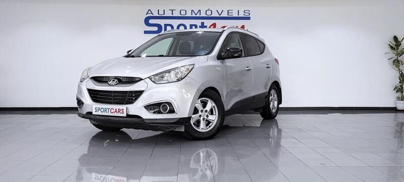 Cinza Usado 2010 Hyundai ix35 Comfort SUV | € 11.450 - Imagem 1/4