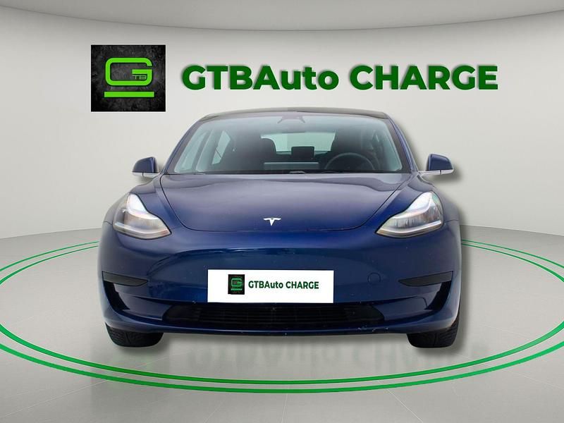 Azul Usado 2020 Tesla Model 3 Standard Range Sedan | € 22.499 (Preço justo) - Imagem 1/4