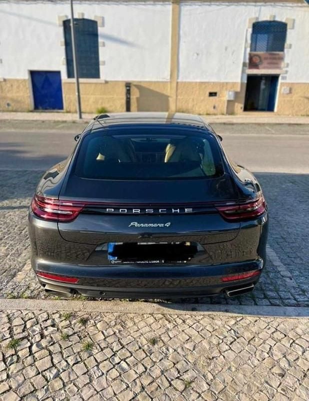 Usado Porsche Panamera 462 HP (339 kW) 2018 Cinzento Citadino