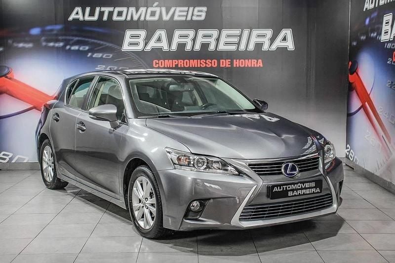 Cinza Usado 2015 Lexus CT200h Executive Line | € 16.900 - Imagem 1/4