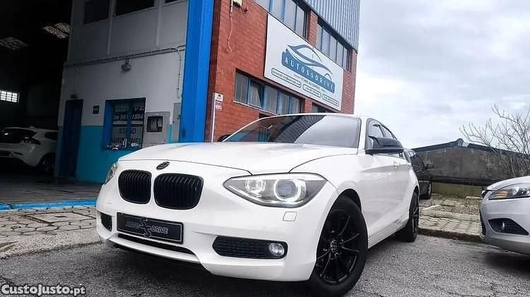 Branco Usado 2012 BMW 116 Sport Line Citadino | € 11.900 (Preço justo) - Imagem 1/1