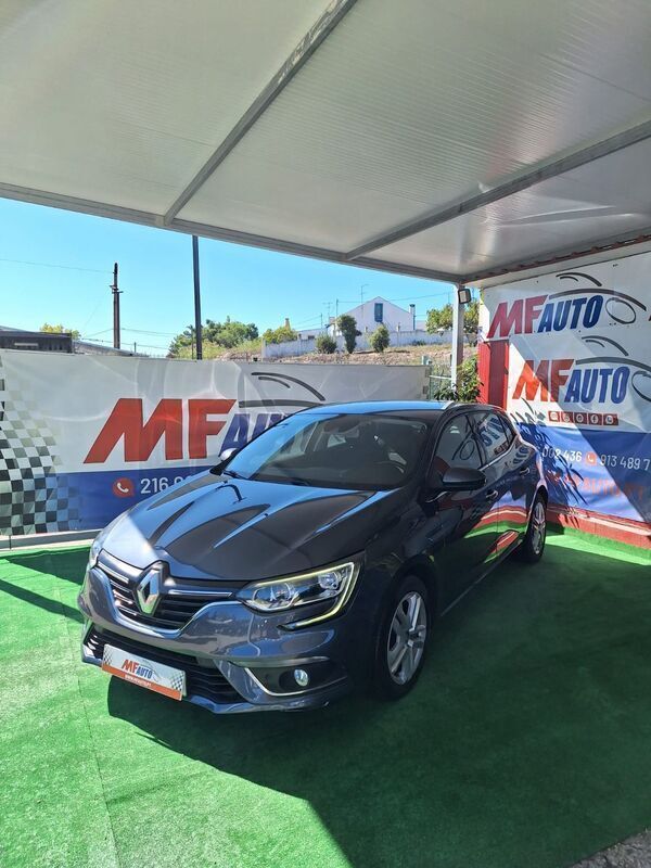 Cinza Usado 2018 Renault Mégane IV LIMITED Sedan | € 15.600 (Preço justo) - Imagem 1/4