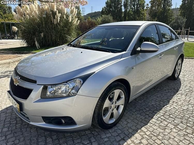 Cinza Usado 2011 Chevrolet Cruze LT Sedan | € 8.490 - Imagem 1/1