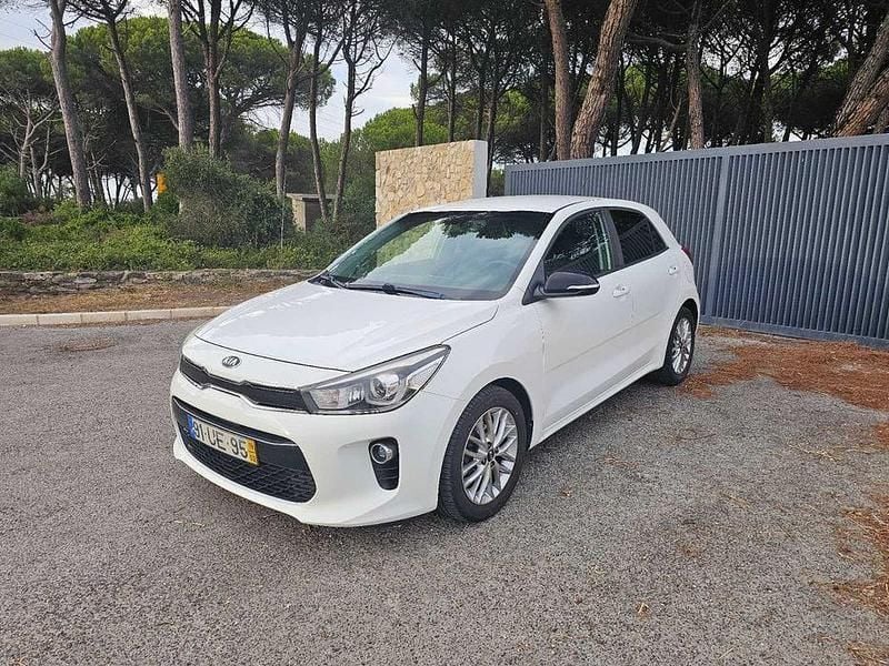 Branco Usado 2018 Kia Rio SX Sedan | € 12.350 (Preço justo) - Imagem 1/4