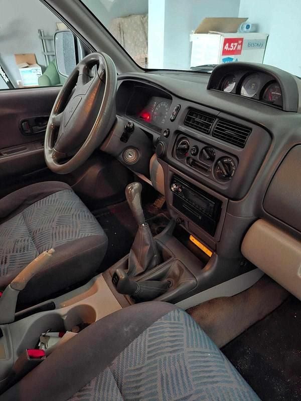 Usado Mitsubishi Pajero Sport 99 HP (72 kW) 2001 Preto SUV